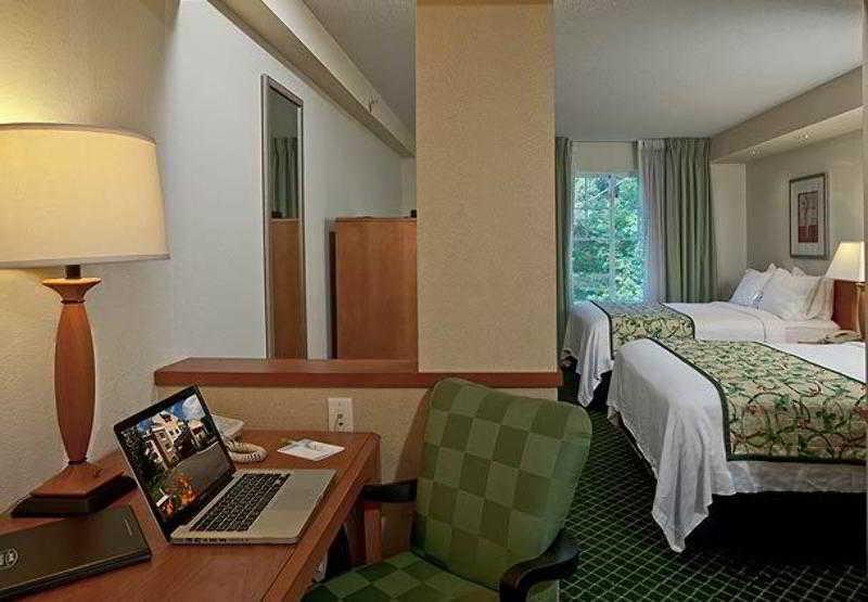 Fairfield Inn & Suites By Marriott Brunswick Freeport Room photo